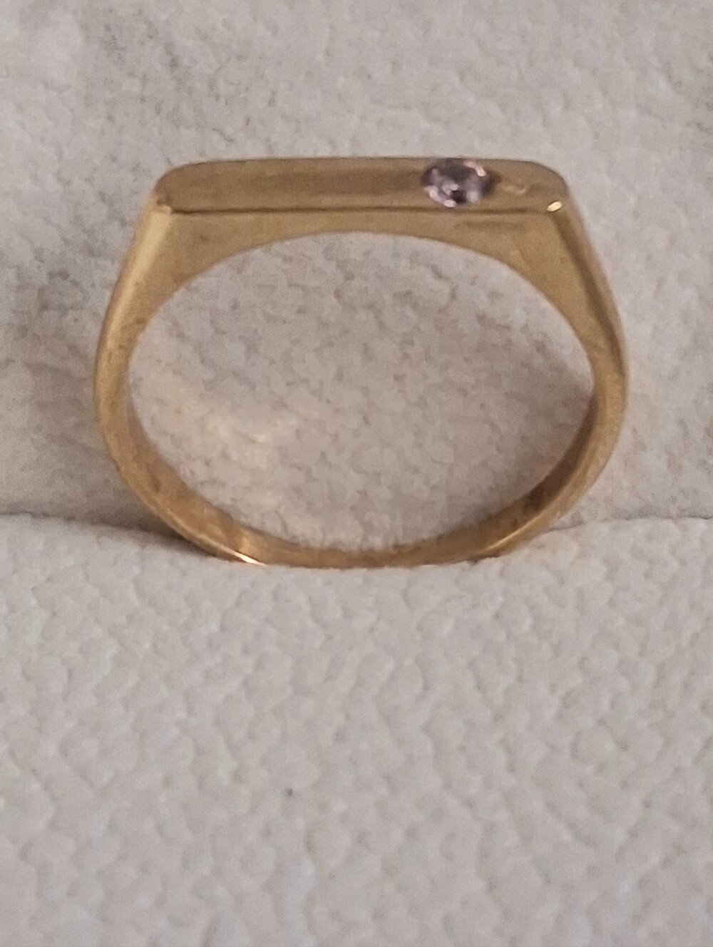 GOLD TONE SIGNET RING WITH ROSE QUARTZ STONE